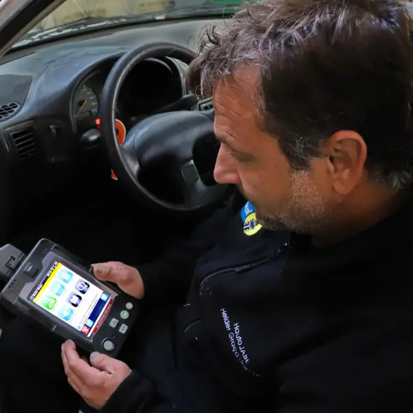 Trabalho da equipa HautoJabe na oficina