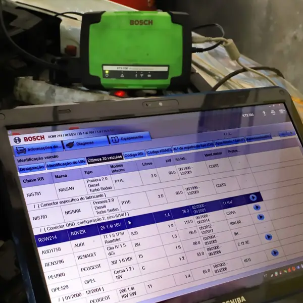 Equipamento de diagnóstico Bosch em utilização