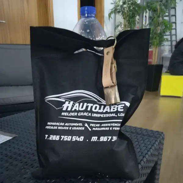 Trabalho da equipa HautoJabe na oficina